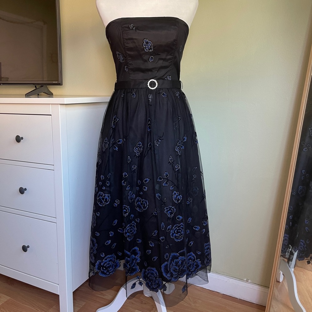 Vintage NWT Rampage Sleeveless Floral Embroidered Dress